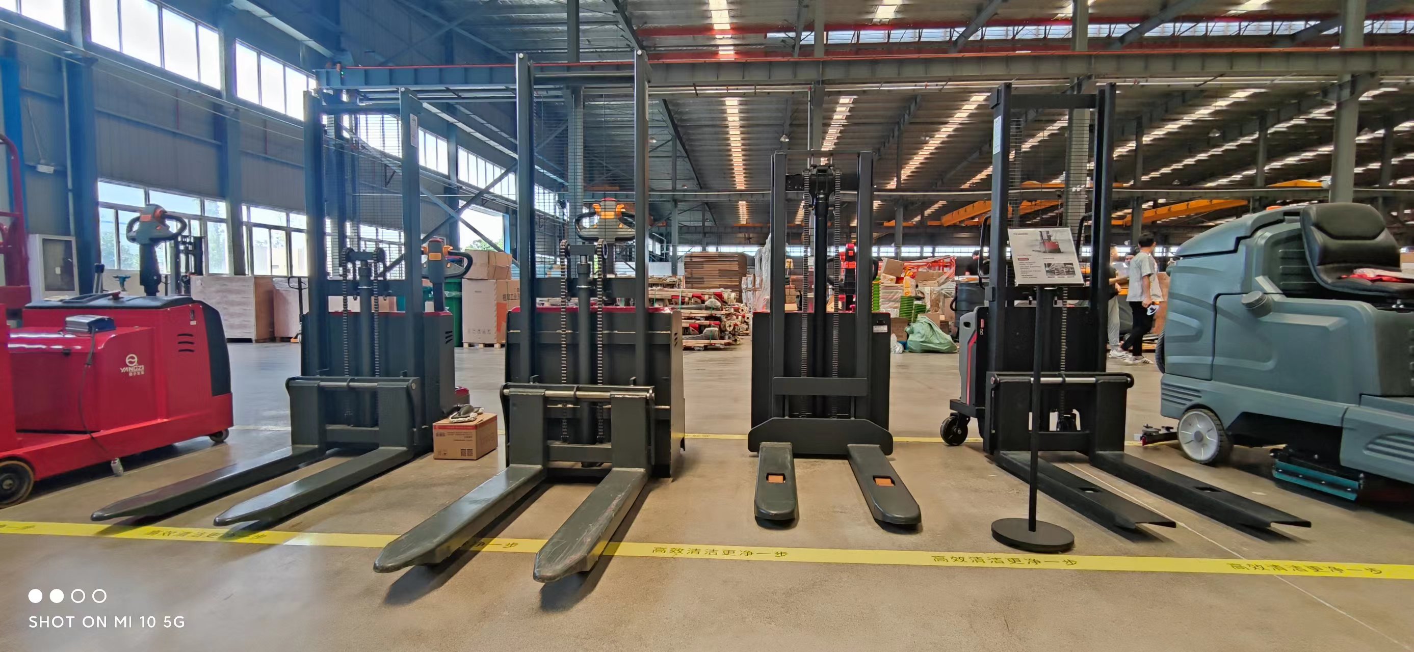 教你使用揚(yáng)子電動(dòng)堆高車 教你使用揚(yáng)子電動(dòng)堆高車